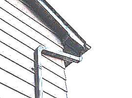 J-профиль в архитектурных деталях здания с водосточной трубой (фото)